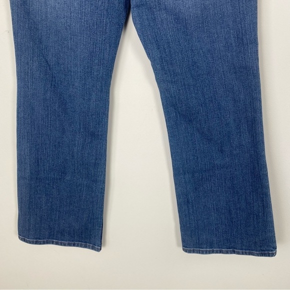 LEVI’S Perfectly Slimming Bootcut 512 Jeans Size 10 Short Stretchy Denim Red Tab - Picture 3 of 8